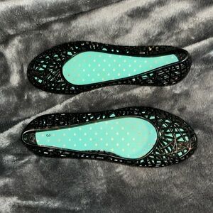 Black jellies size 3 (girls) used. Fit my size 5.5 feet in them perfectly